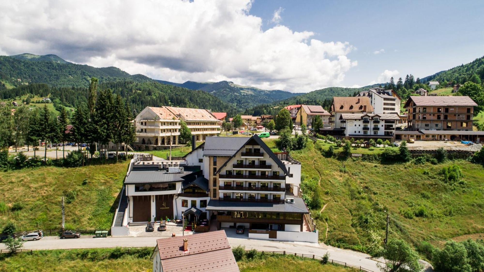 Hotel Roman Maramures - Ski & Spa Resort Statjunea Borsa ภายนอก รูปภาพ